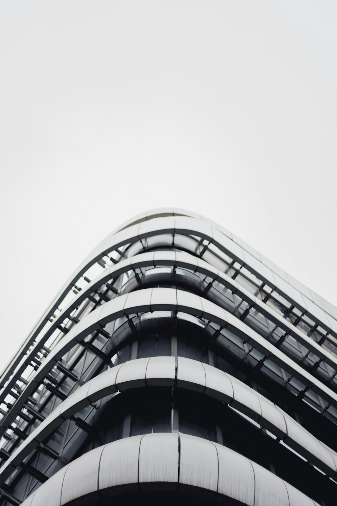 grayscale-photo-of-concrete-building-mb1phsvujew